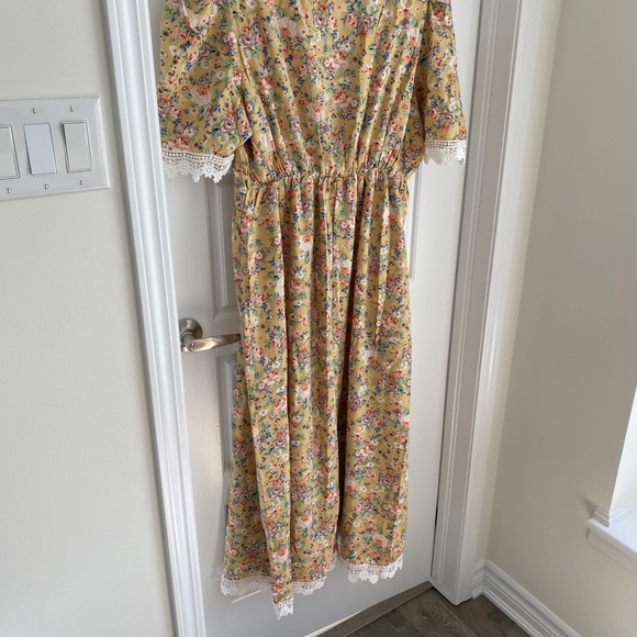Yellow Lacey Floral Dress - Picture 9 of 11